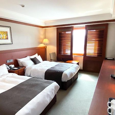 Commodore Hotel Kjongdzsu Kültér fotó
