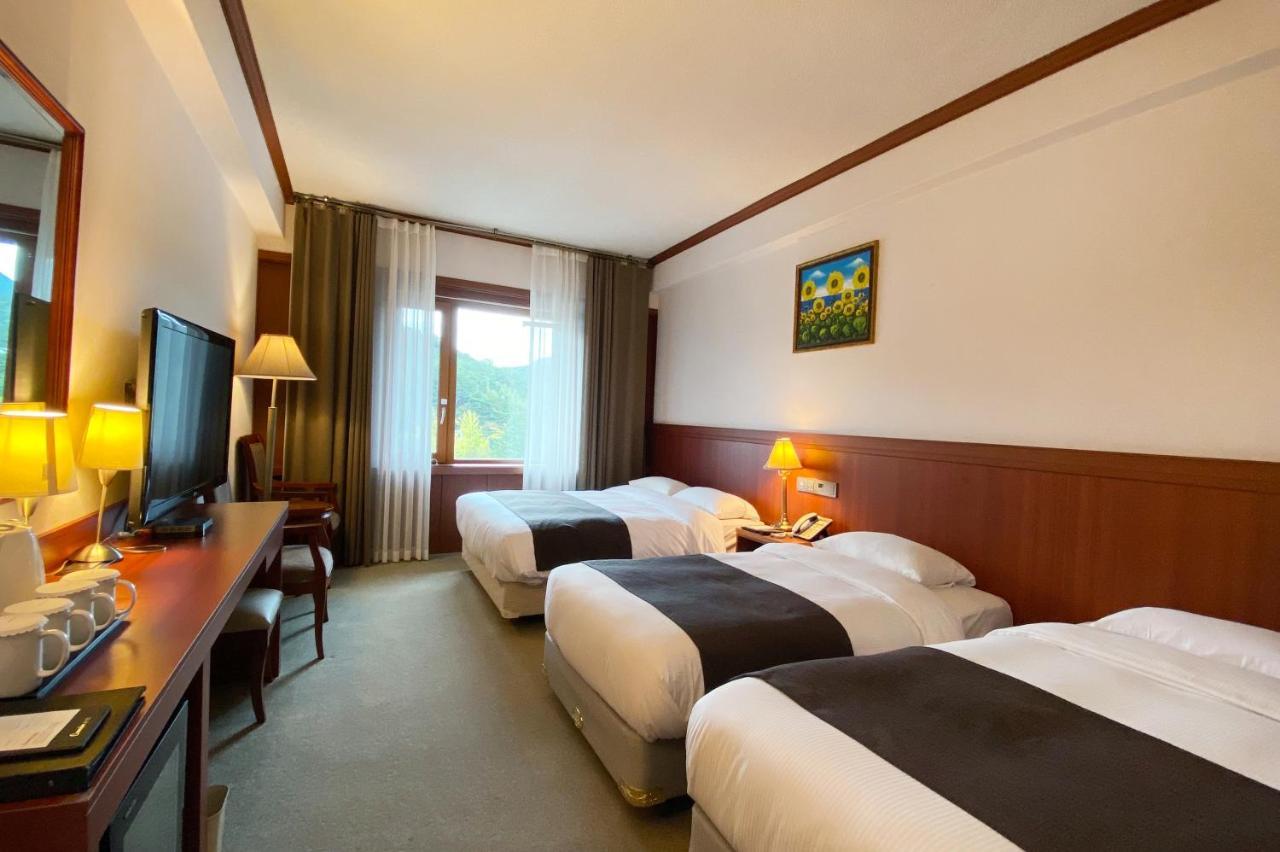 Commodore Hotel Kjongdzsu Kültér fotó