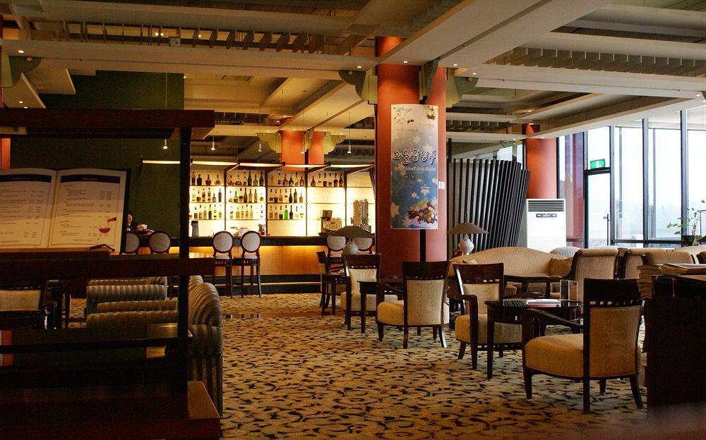 Commodore Hotel Kjongdzsu Kültér fotó