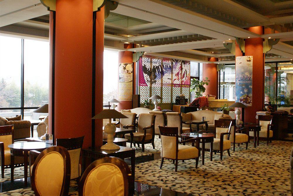 Commodore Hotel Kjongdzsu Kültér fotó