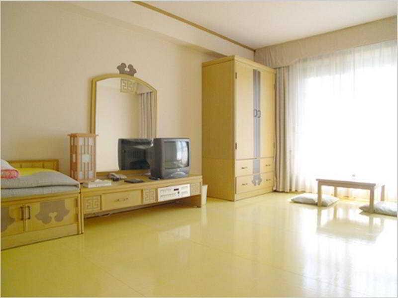 Commodore Hotel Kjongdzsu Kültér fotó