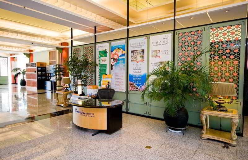 Commodore Hotel Kjongdzsu Kültér fotó