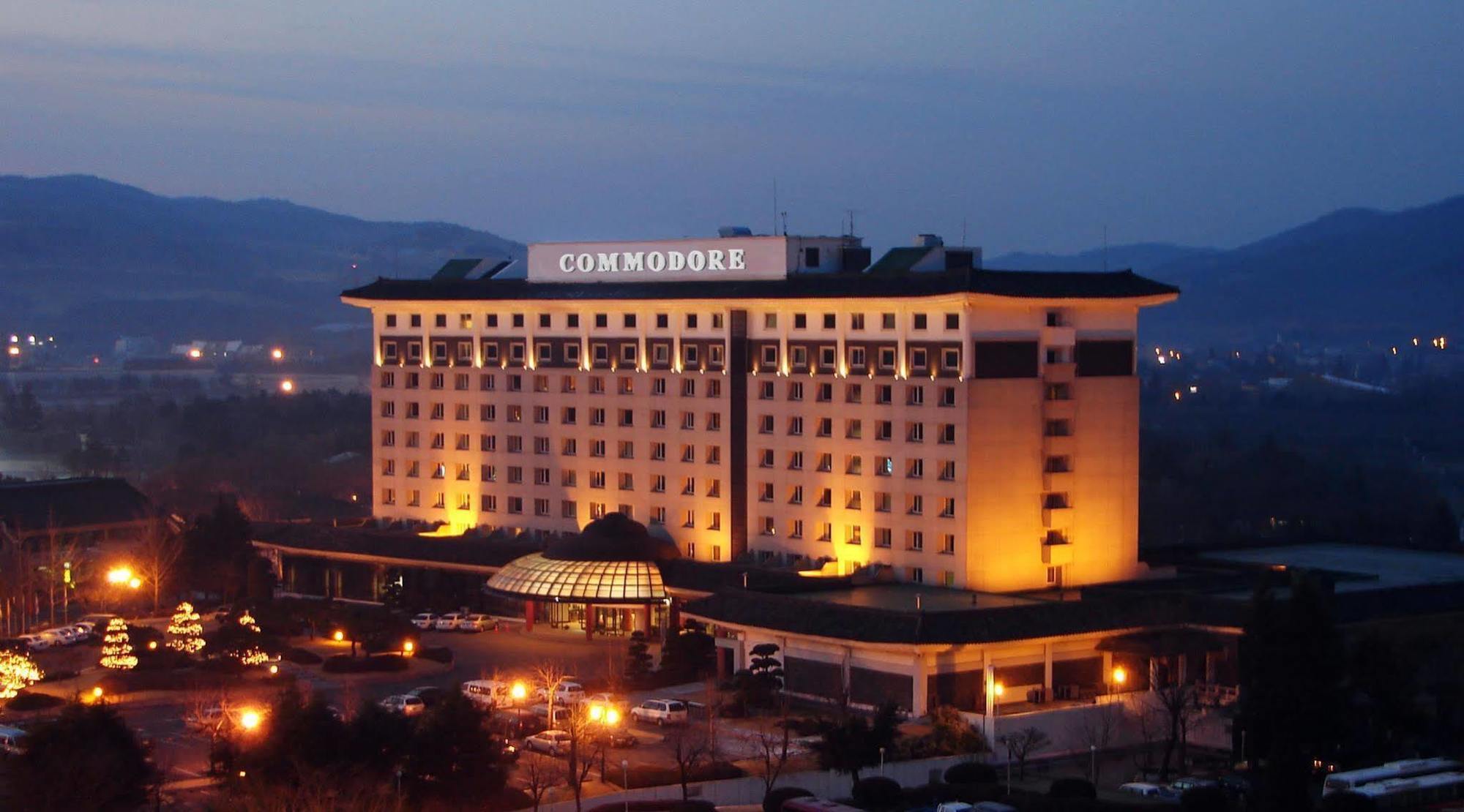 Commodore Hotel Kjongdzsu Kültér fotó