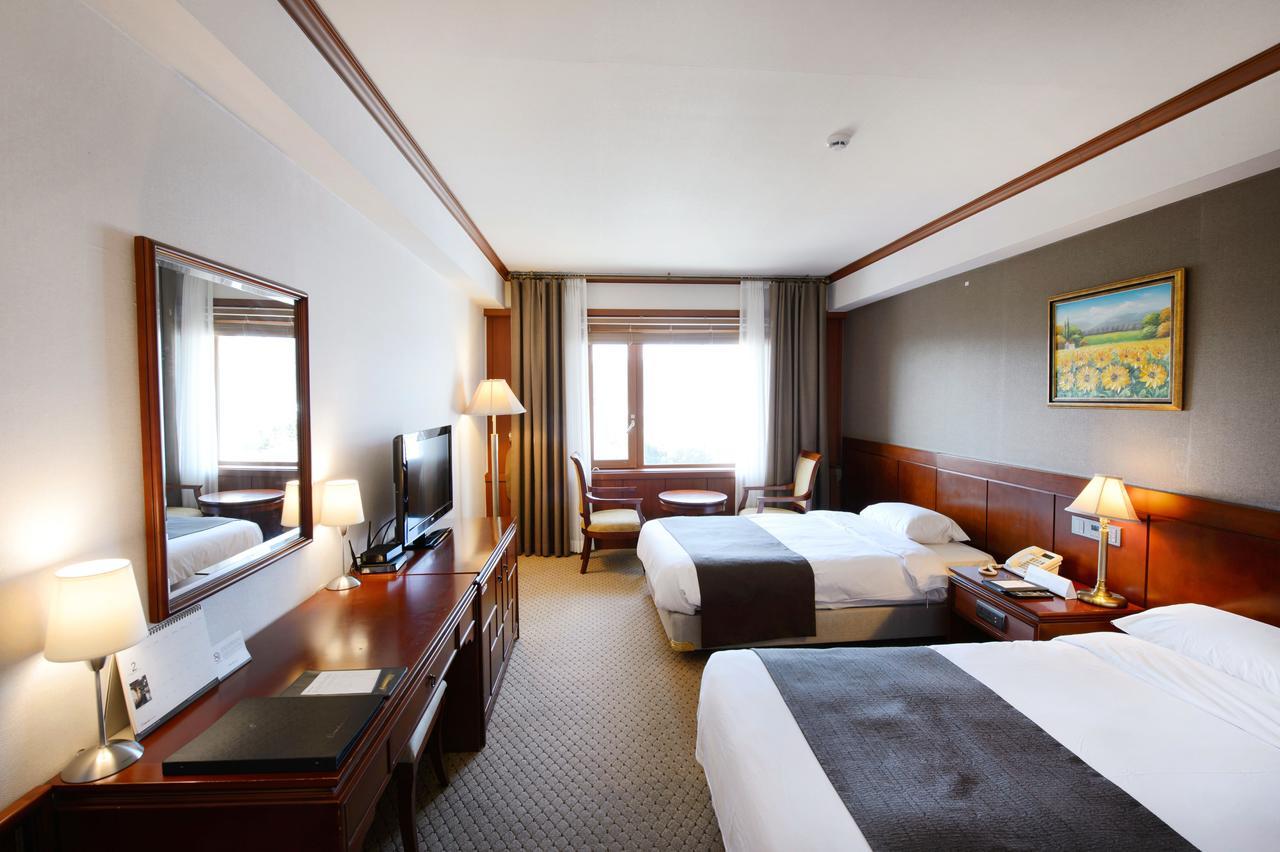 Commodore Hotel Kjongdzsu Kültér fotó