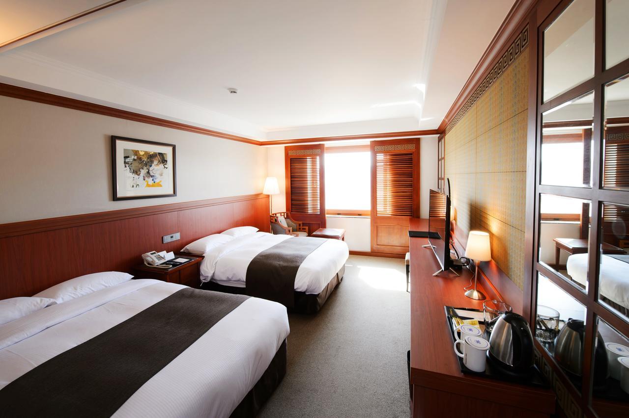 Commodore Hotel Kjongdzsu Kültér fotó