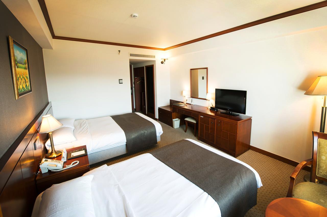 Commodore Hotel Kjongdzsu Kültér fotó