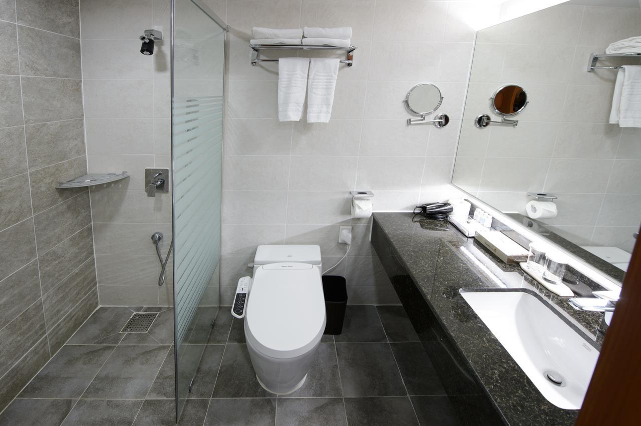Commodore Hotel Kjongdzsu Kültér fotó