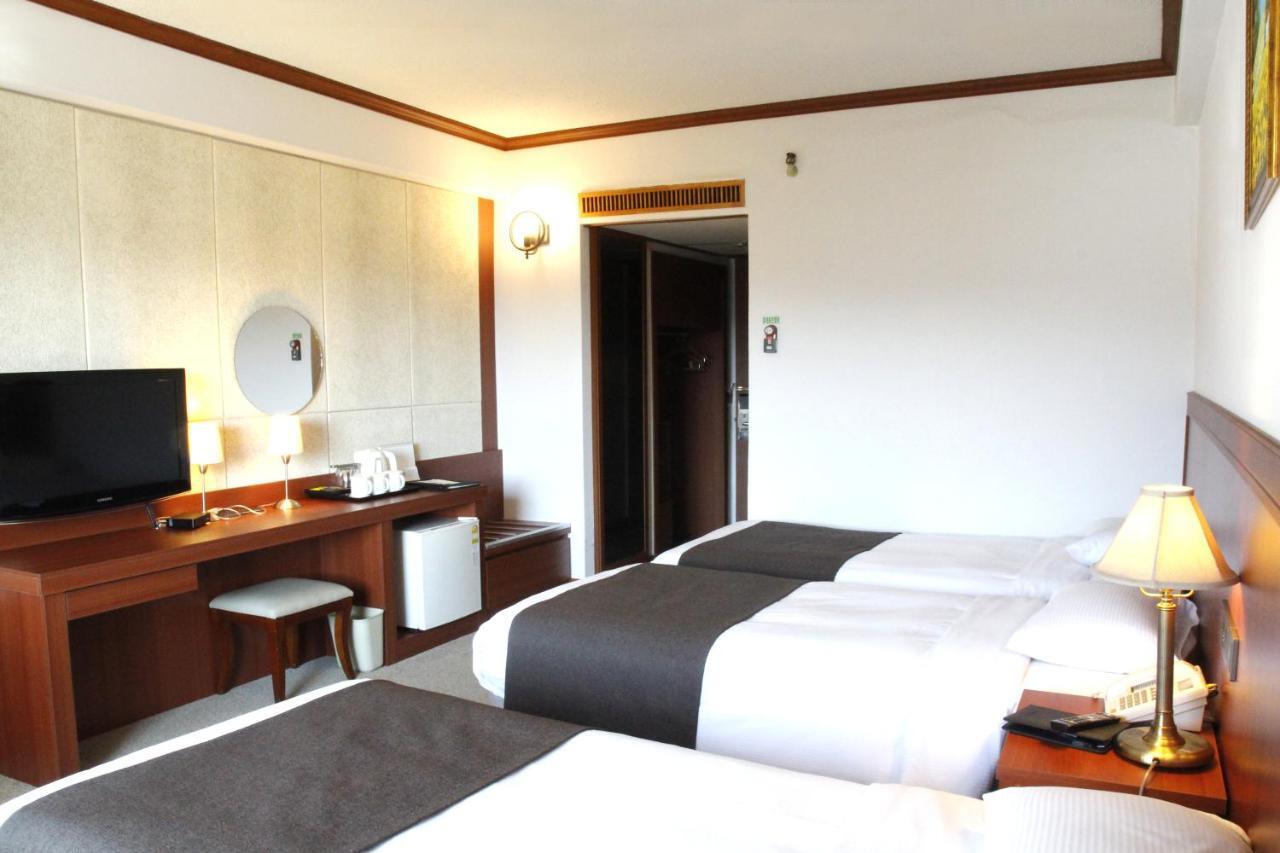 Commodore Hotel Kjongdzsu Kültér fotó