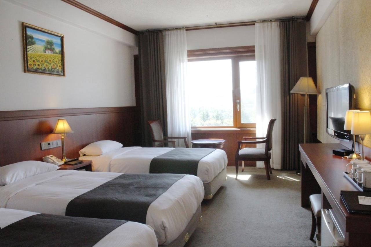 Commodore Hotel Kjongdzsu Kültér fotó